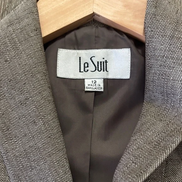 Le Suit Classic Gray Tailored Blazer | Structured Fit Elegant Workwear - Picture 5 of 14